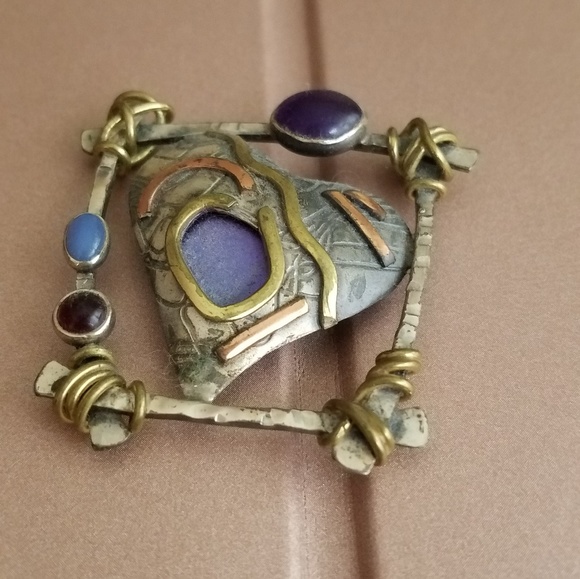Artistic Brooch - Picture 5 of 8